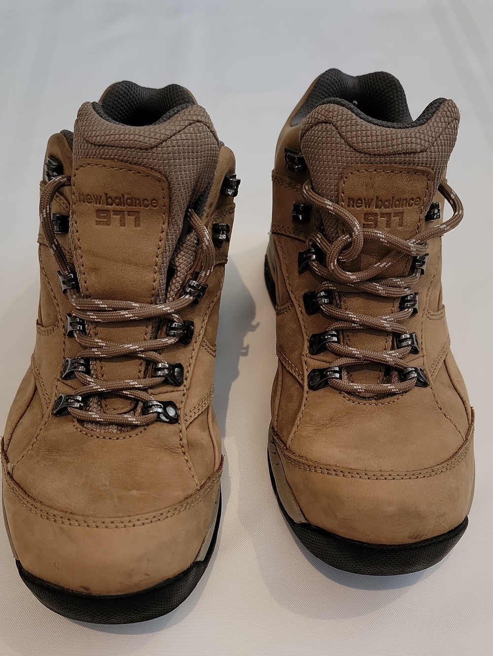 New Balance Women's Tan 977  Hiking Boots Sz: 6.5